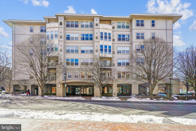 $1,950 | 8045 Newell Street, Unit 223 | Downtown Silver Spring