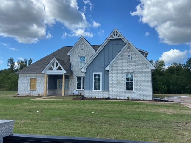 View of front of home featuring a front yard