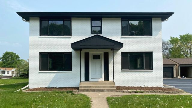 $899,900 | 2081 Hillview Road | Mounds View