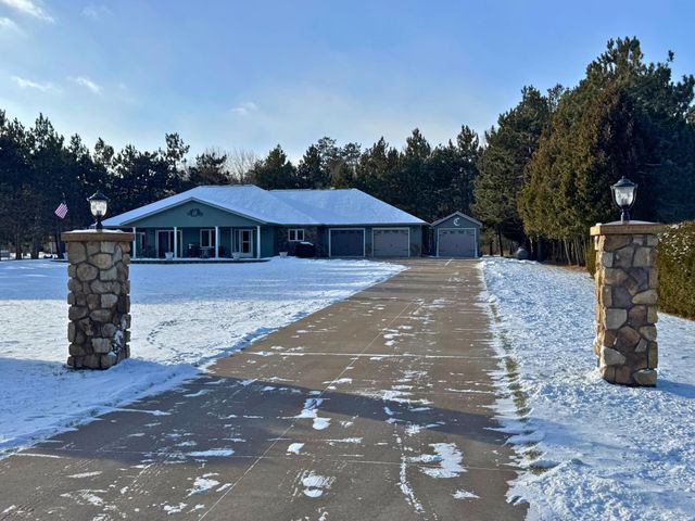 $475,000 | 93725 Lords Lake Road | Windemere Township - Pine County