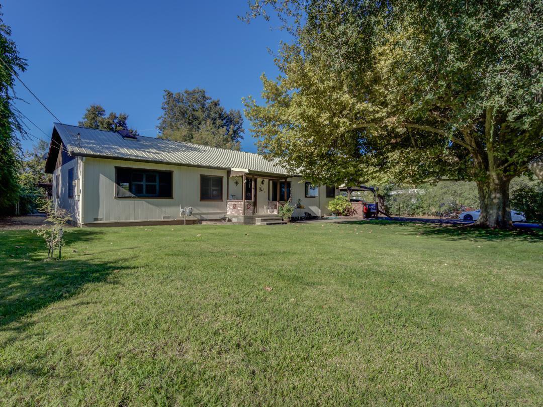 a front view of house with yard