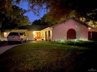 a view of a house with backyard