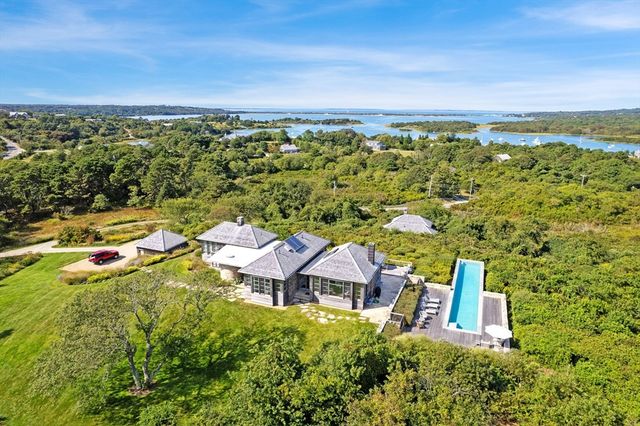 $12,500,000 | 2 Squibnocket Road | Martha's Vineyard