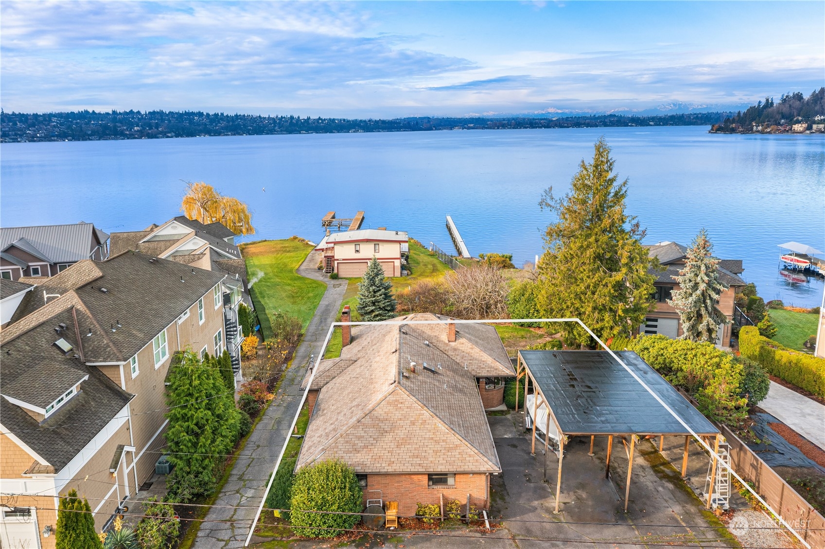 an aerial view of a house with outdoor space and lake view