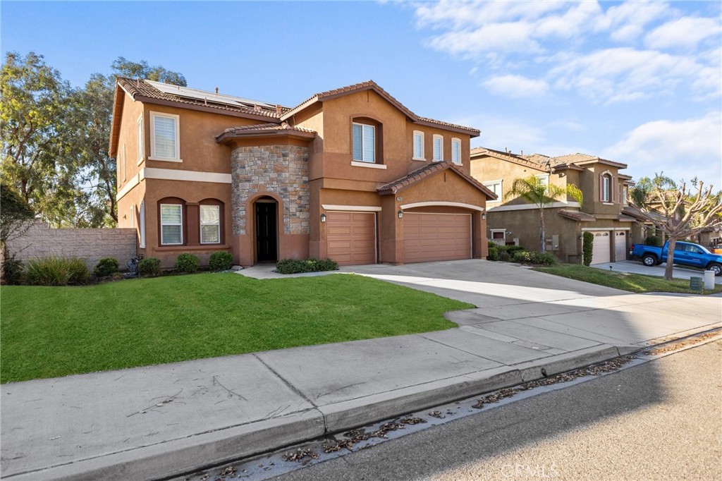 Lovely Curb Appeal at 29163 Lakeview Ln.