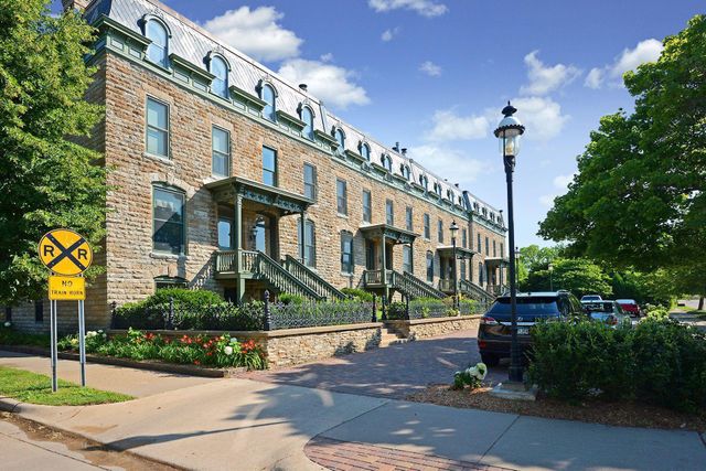 $989,000 | 8 Grove Street, Unit 8B | Nicollet Island-East Bank