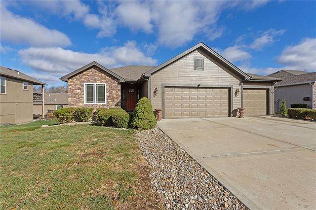 $389,500 | 402 Tamera Drive | Kearney