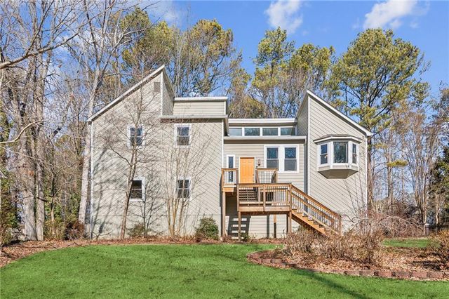 $475,000 | 2653 Forest Way Northeast | Forest Chase