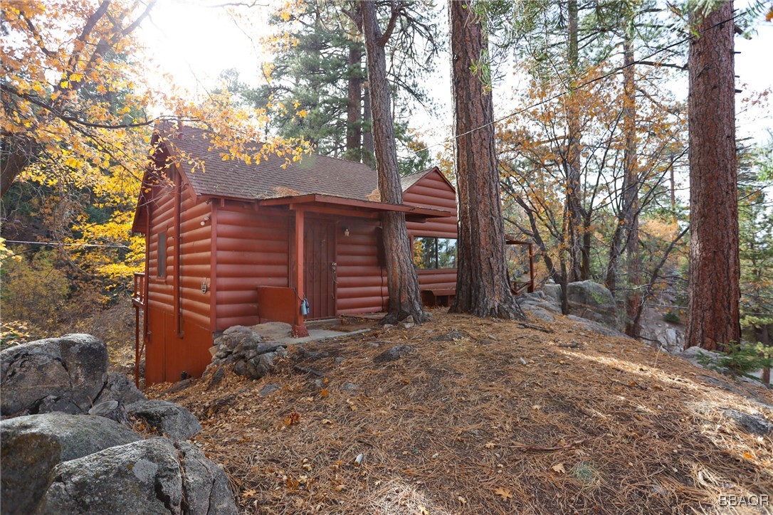 a view of a house with a yard and tree