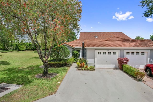 $354,900 | 7617 Island Breeze Terrace | Palm Isles