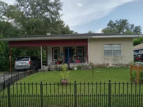 a view of a house with backyard and porch