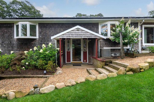 $1,169,000 | 193 Franklin Terrace | Vineyard Haven