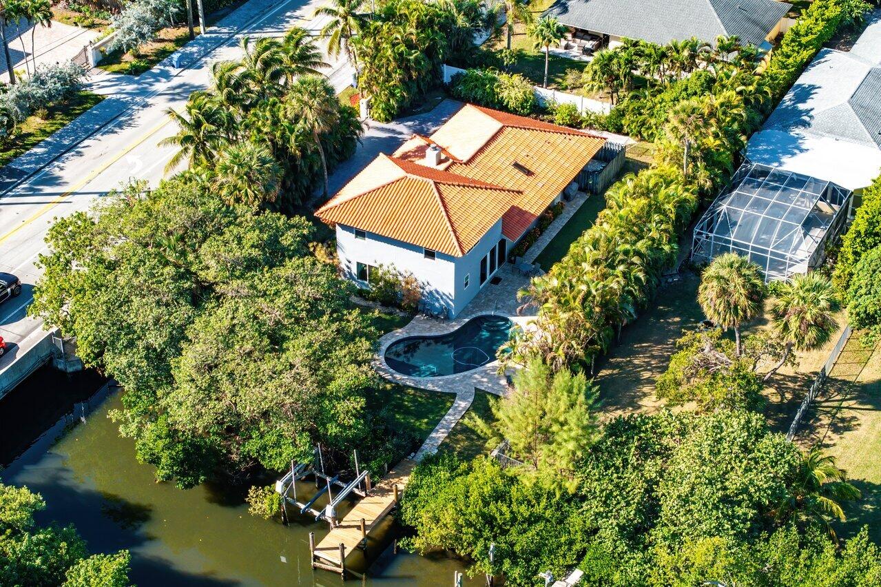 an aerial view of a house with yard swimming pool and outdoor seating