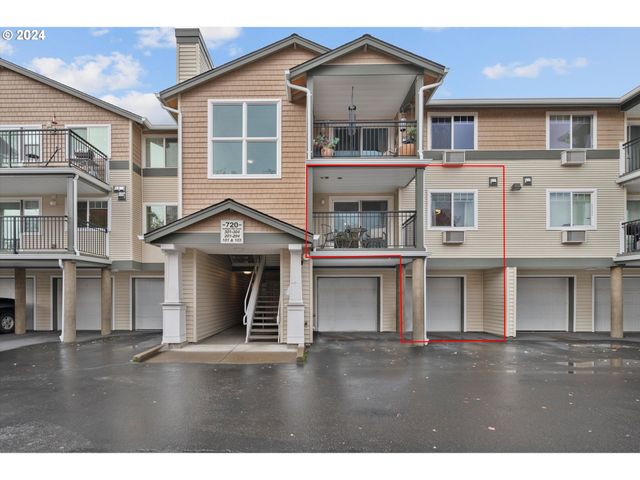 $274,900 | 720 Northwest 185th Avenue, Unit 204 | Crossings at Tanasbourne Condominium