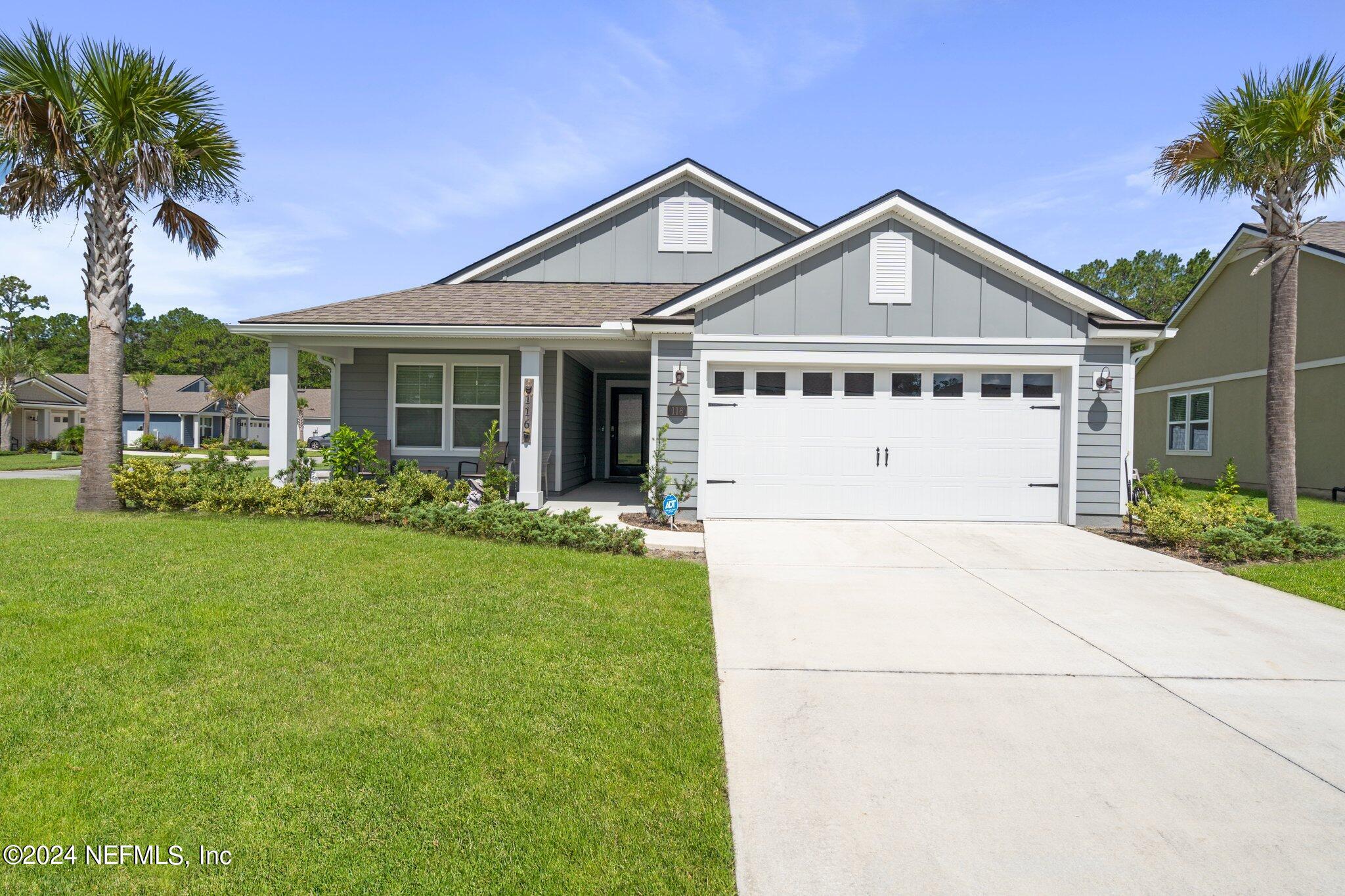 a view of a yard in front of house