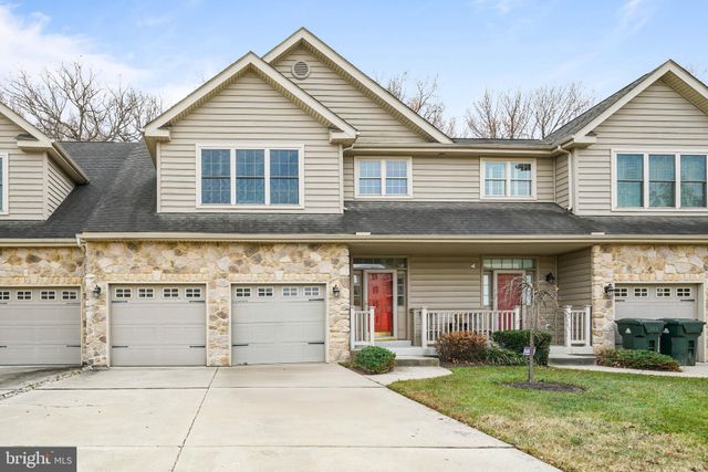 $295,000 | 34 Fountainview Drive | University South