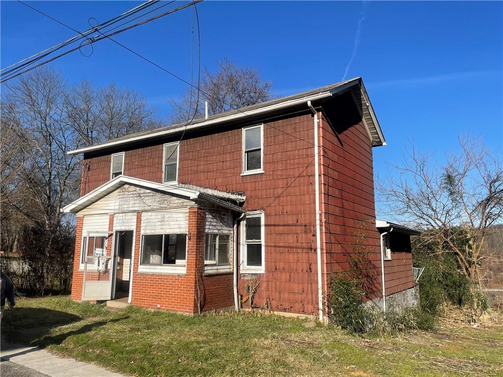 front view of house with a yard