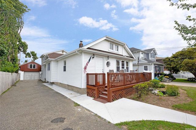 $799,990 | 51 Cedar Avenue | East Farmingdale