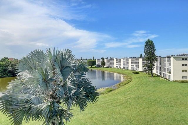 $2,300 | 4049 Ainslie Drive, Unit D | Century Village West