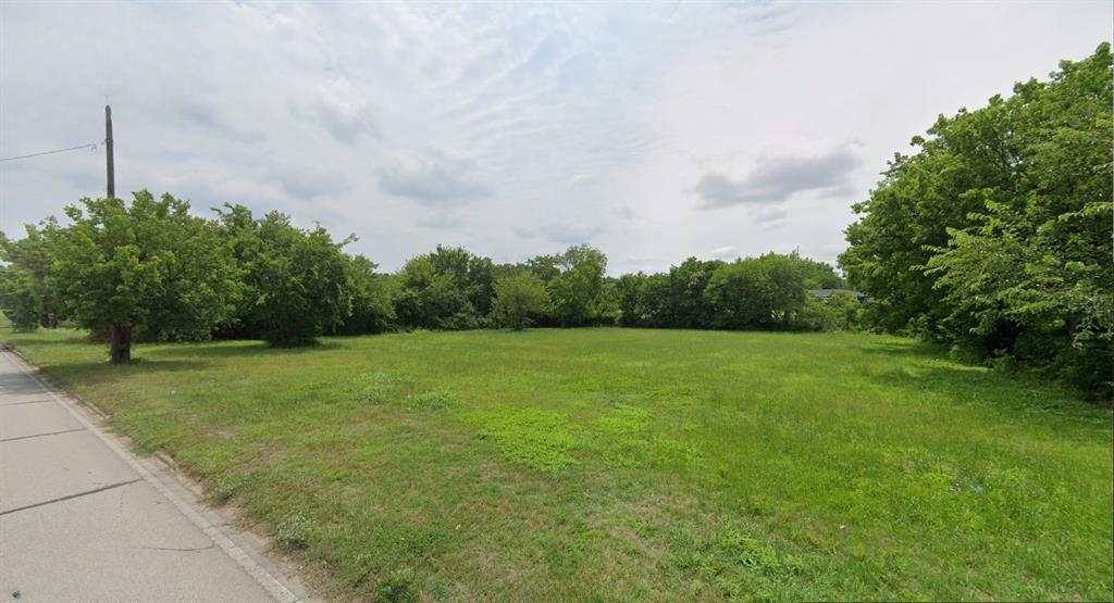 a big yard with lots of green space