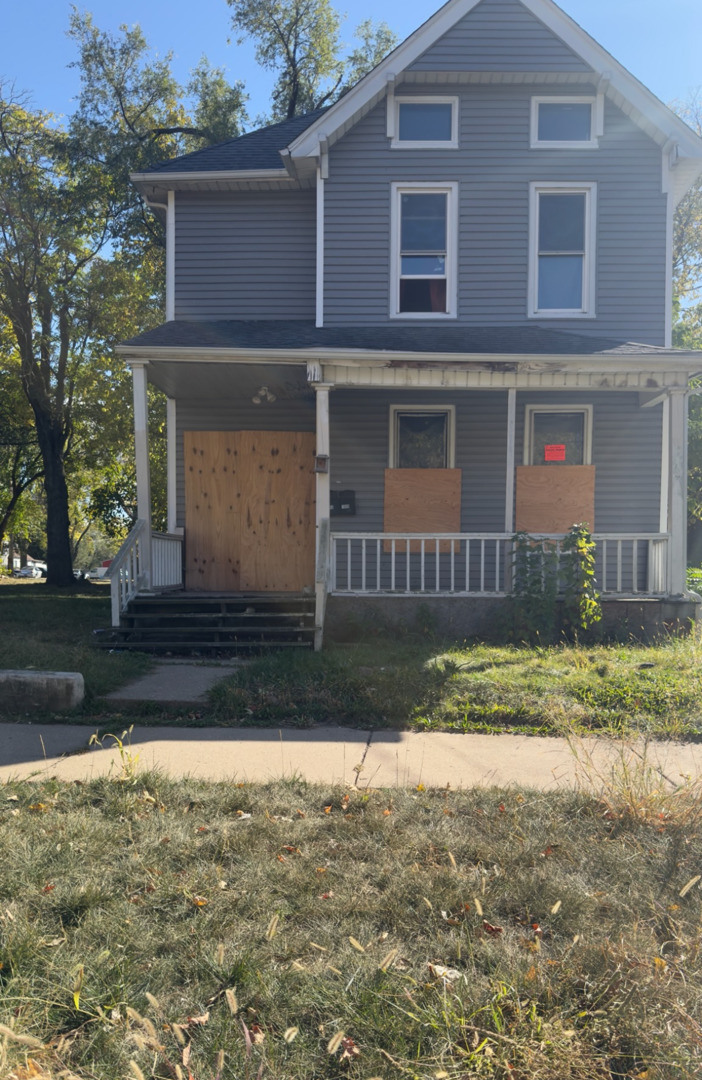 a front view of house with yard