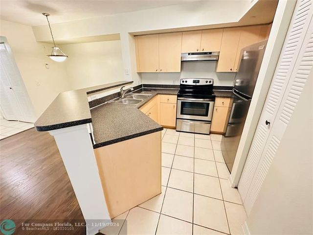 $1,900 | 4021 San Marino Boulevard, Unit 106 | The Villages of Palm Beach Lakes