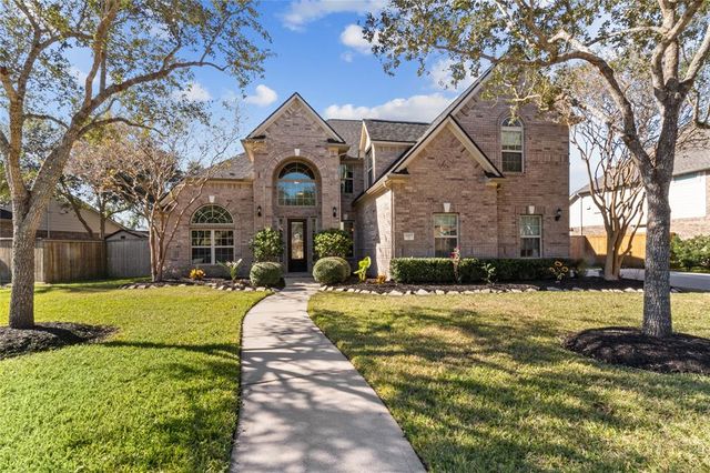 $899,999 | 2207 Bayou Cove Lane | Magnolia Creek