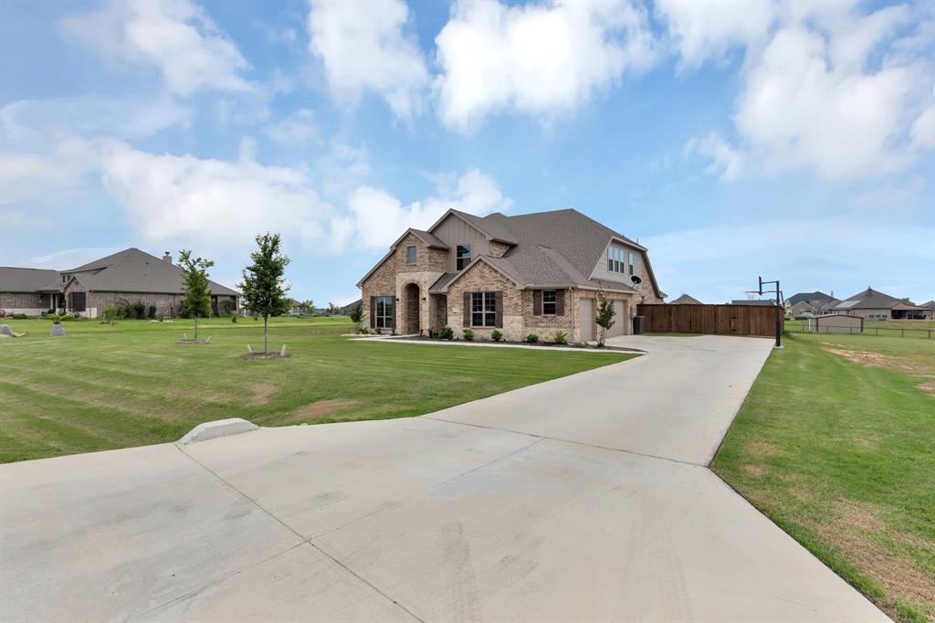 a view of a house with a big yard