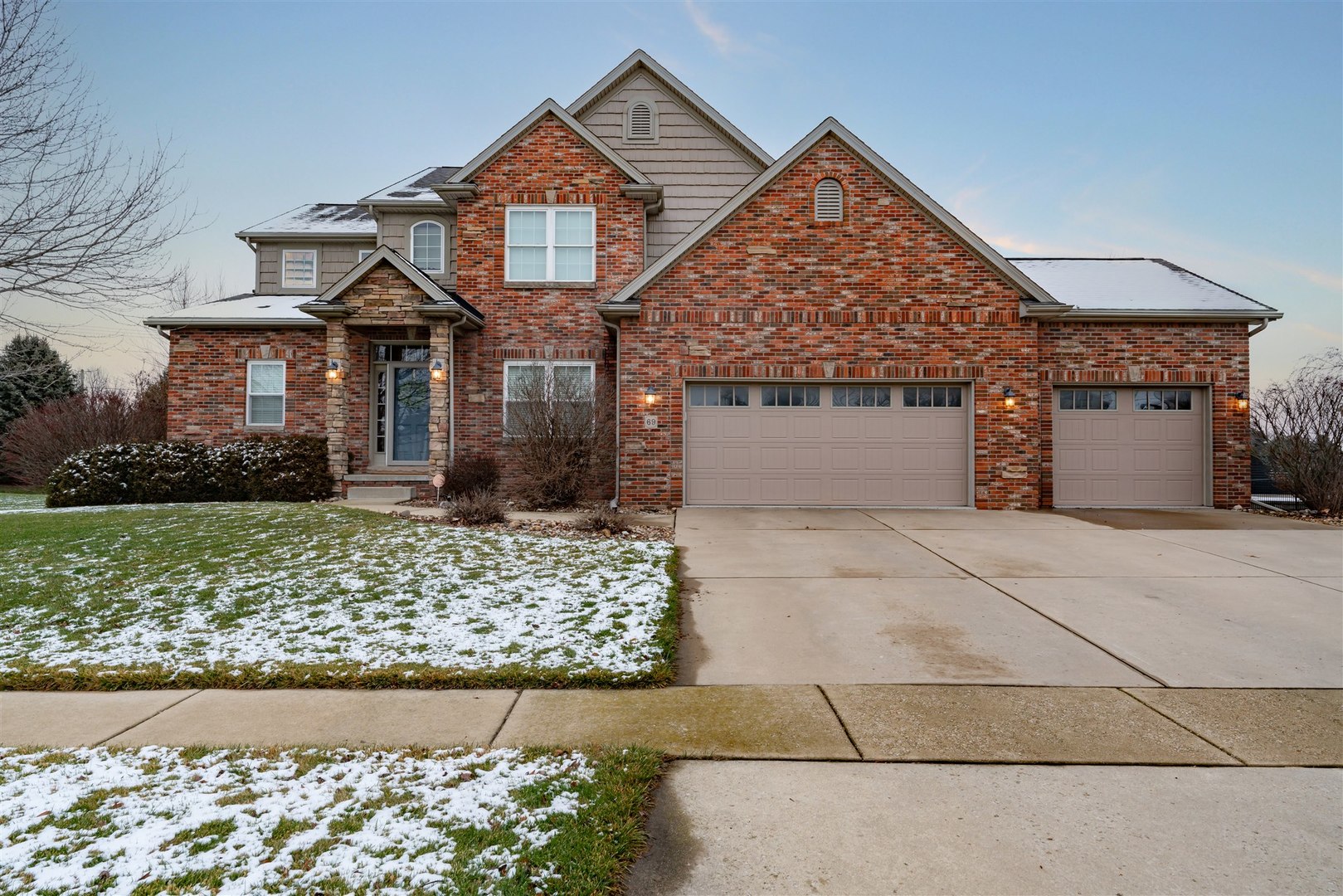 69 Brookstone Circle Bloomington IL 61704 Compass