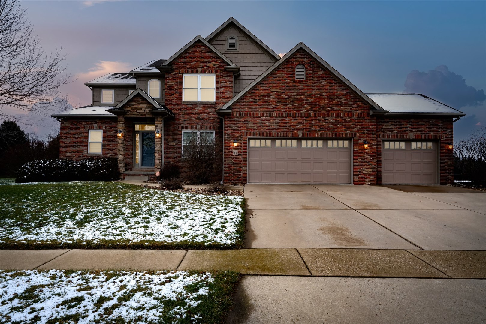 69 Brookstone Circle Bloomington IL 61704 Compass