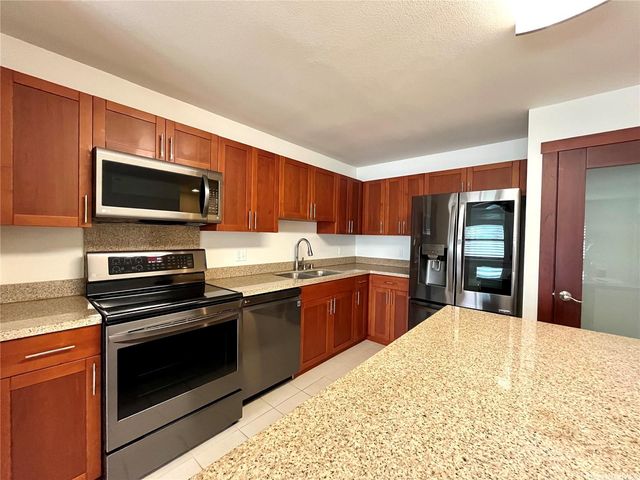 $3,095 | 95-60 Waikalani Drive, Unit A303 | Waipio Acres