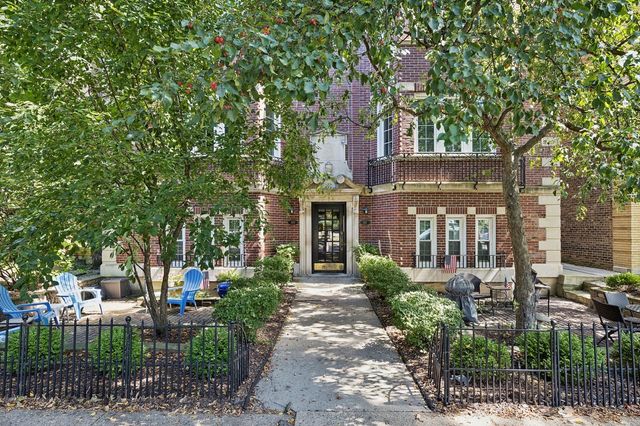 $415,000 | 927 Hinman Avenue, Unit 2S | Evanston