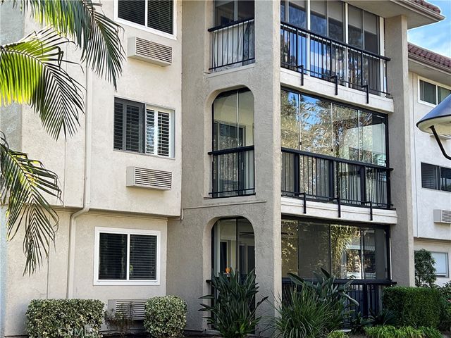 $669,900 | 3243 San Amadeo, Unit 2H | Laguna Woods