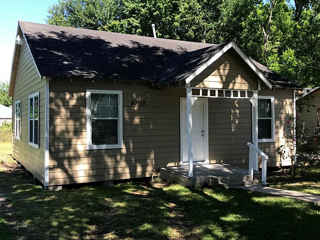 a front view of house with yard