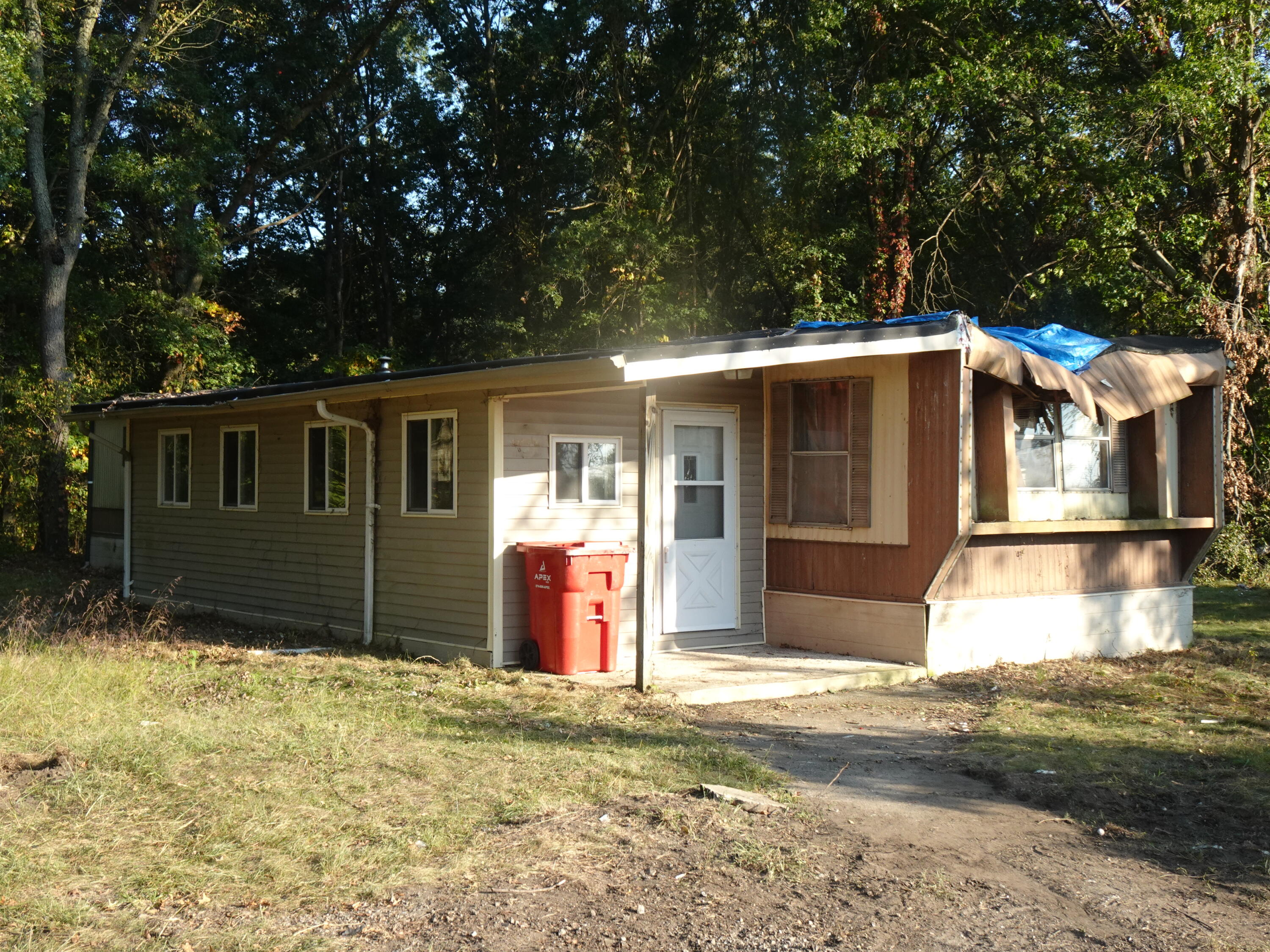 a front view of house with yard