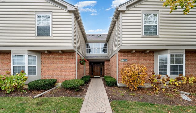 $264,900 | 124 White Oak Court, Unit 3 | Schaumburg