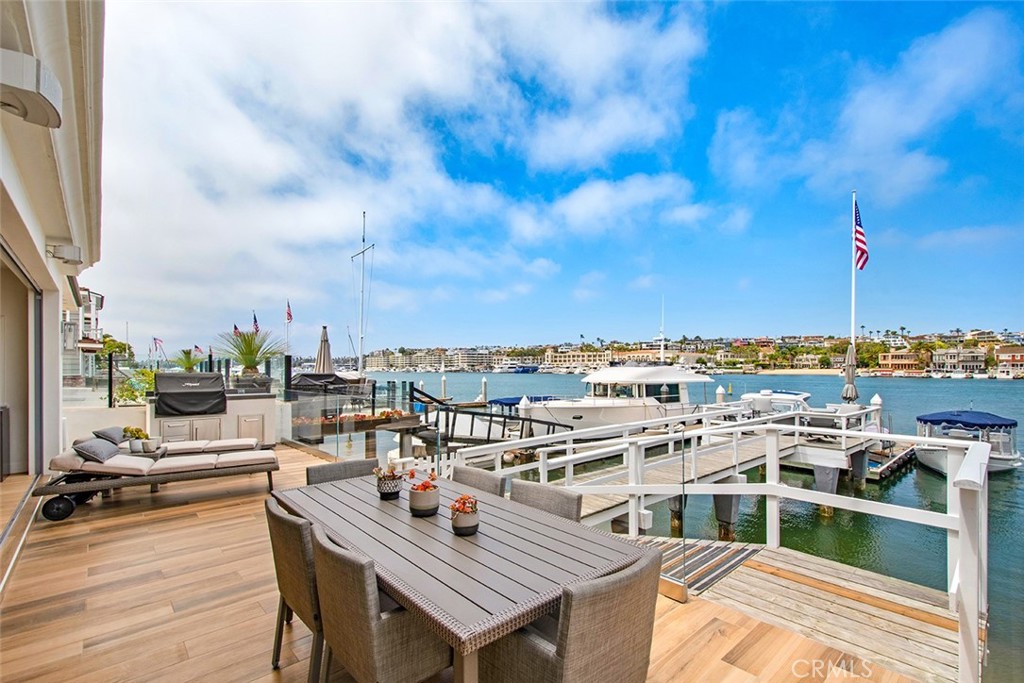 704 Via Lido Nord - a beautifully remodeled bay front home located at the eastern tip of Lido Isle