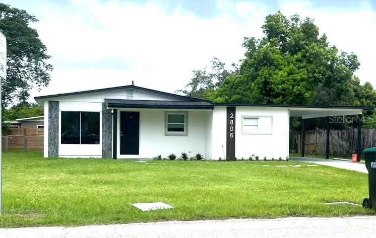 a view of a house with yard and tree s