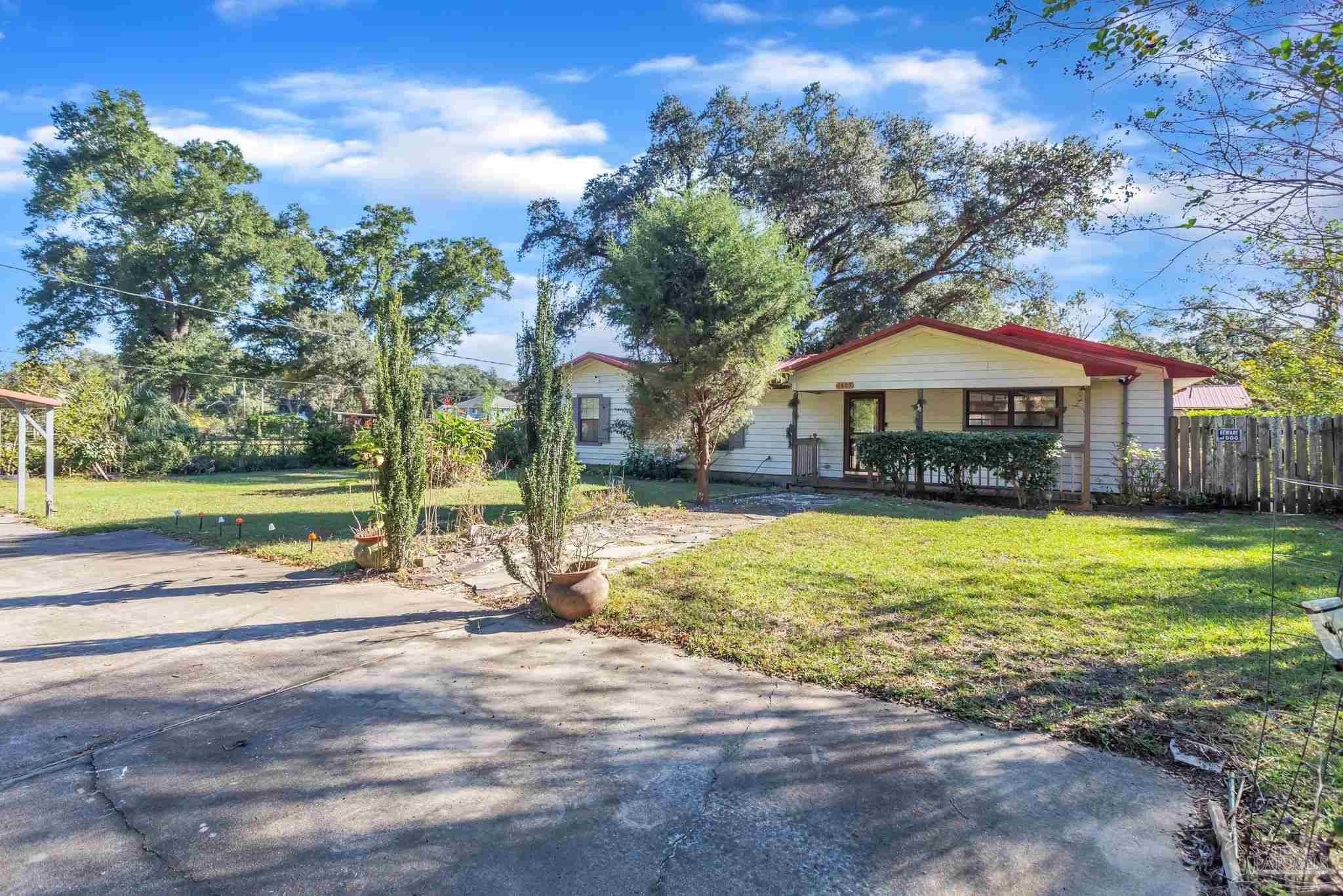 a view of a house with a yard