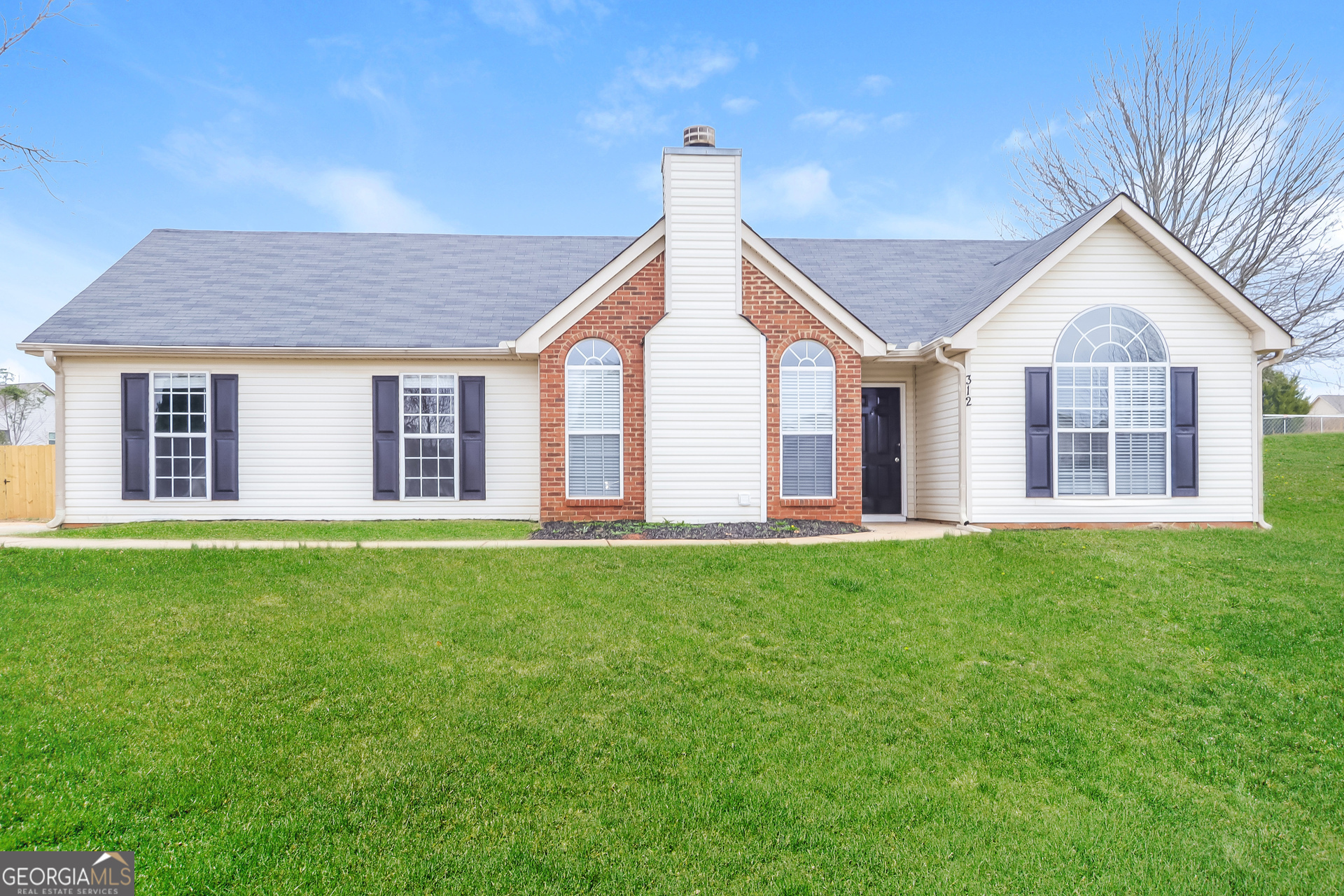 a view of a house with a backyard