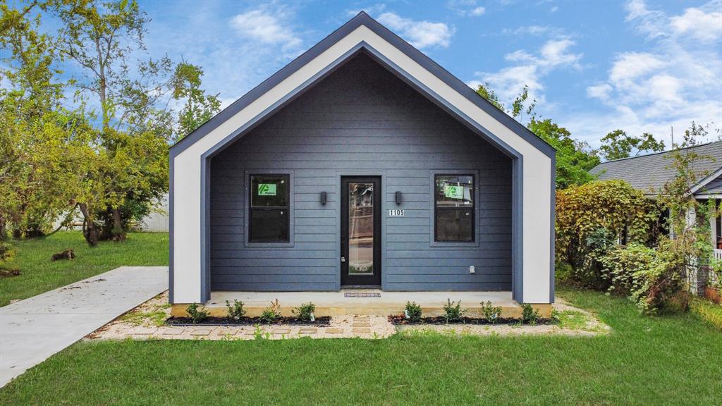 a front view of house with yard