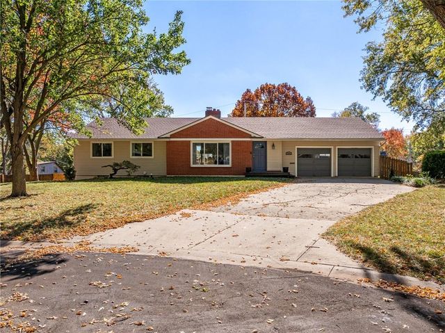 $400,000 | 7616 Mohawk Drive | Shawnee Mission