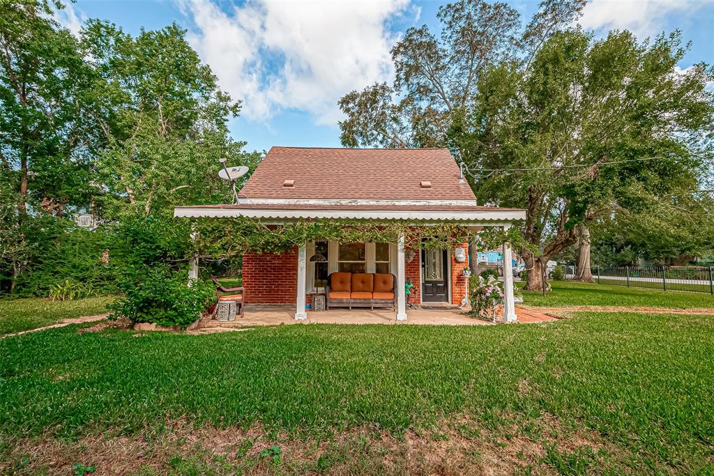 Welcome to your enchanting English Cottage in Clear Lake Shores! This charming home resembles something straight out of a storybook, with its picturesque façade of stone and timber, and a cozy front porch.