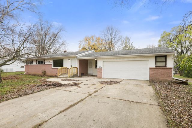 $424,900 | W152N6224 Pontiac Drive | Menomonee Falls