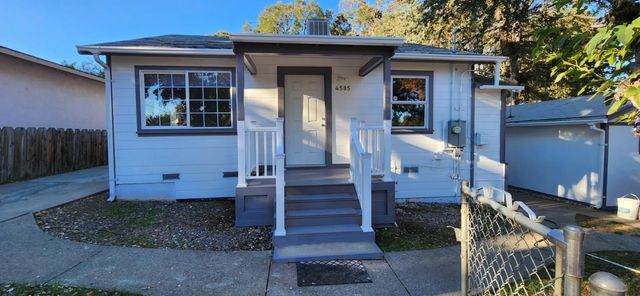 $260,000 | 4585 West 40th Avenue | Clearlake