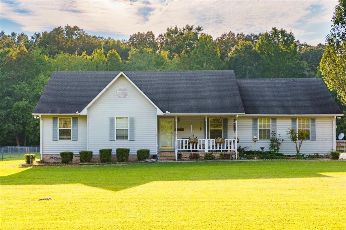 a view of house with a yard