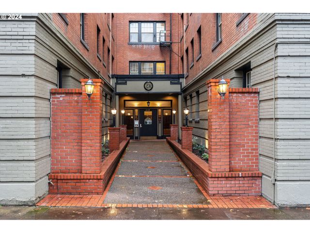 $224,900 | 2109 Northwest Irving Street, Unit 112 | Alphabet District