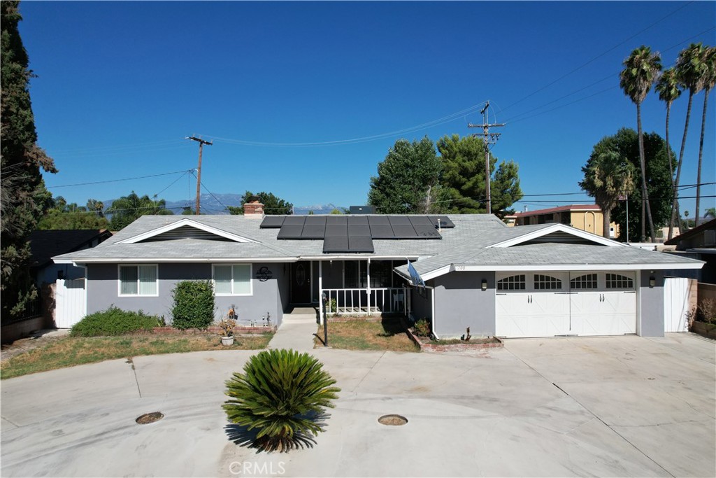 Charming Single-Story Home With Solar Panels!