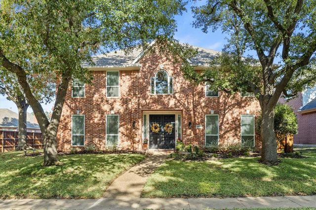 $930,000 | 4629 Old Pond Drive | Deerfield