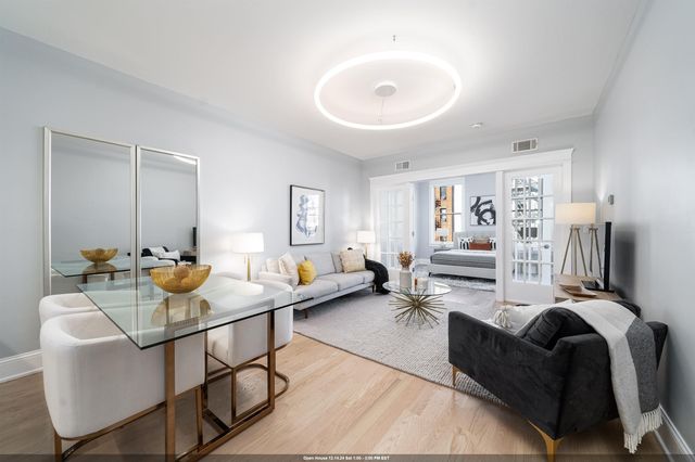 $1,150,000 | 415 Washington Street, Unit 3 | Washington Street